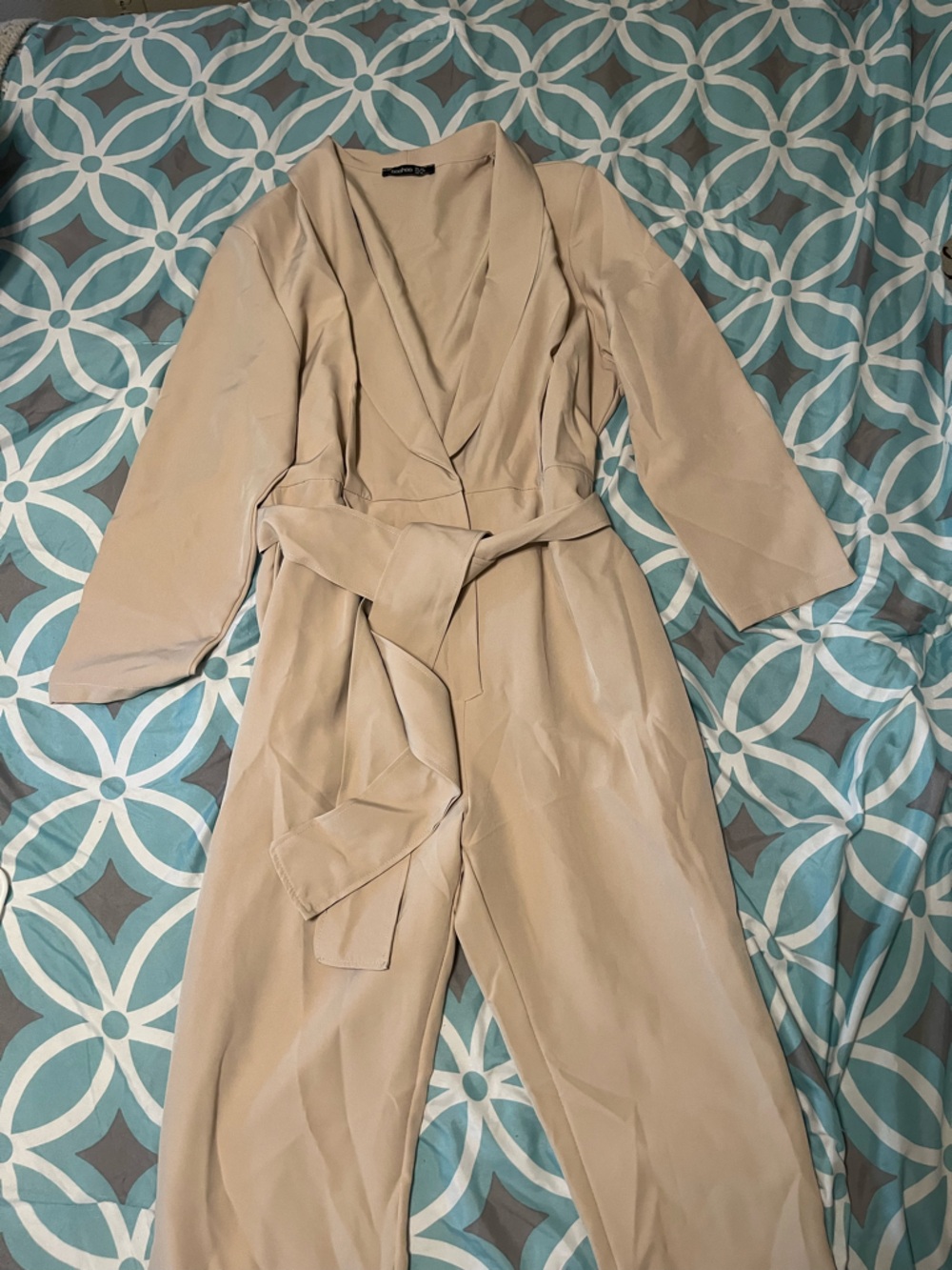 Boohoo Beige Tie-Waist Jumpsuit Plunge Neckline